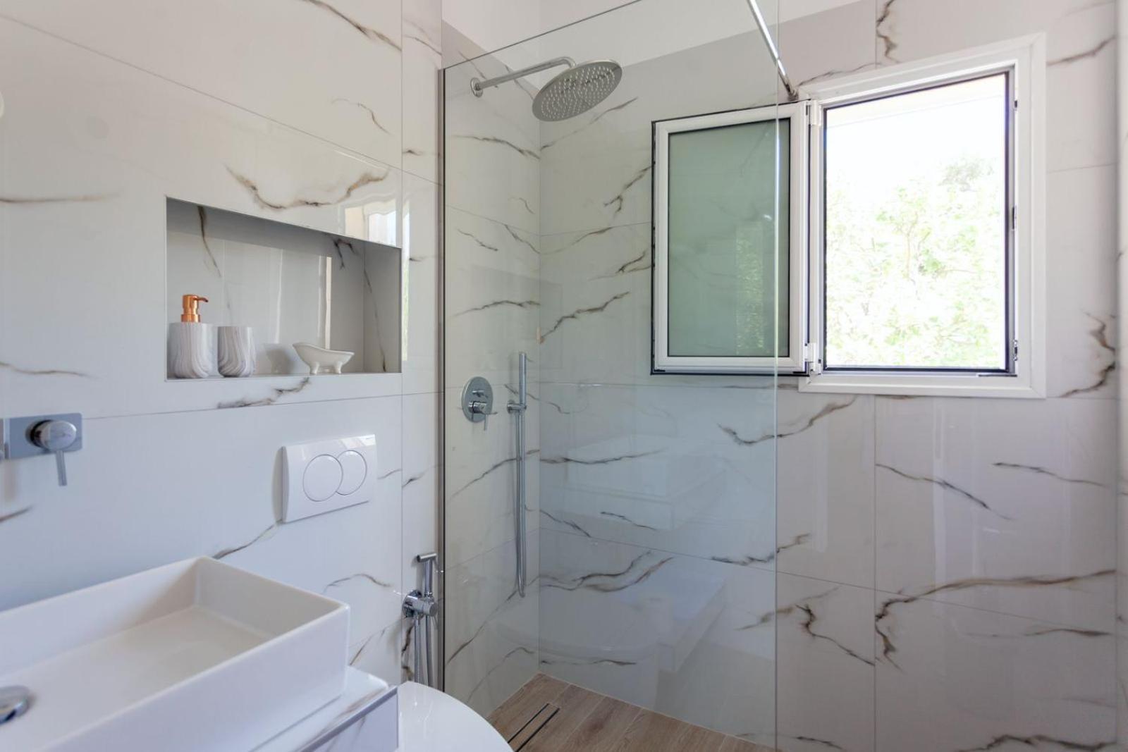Zacharias Apartments Химар Екстериор снимка