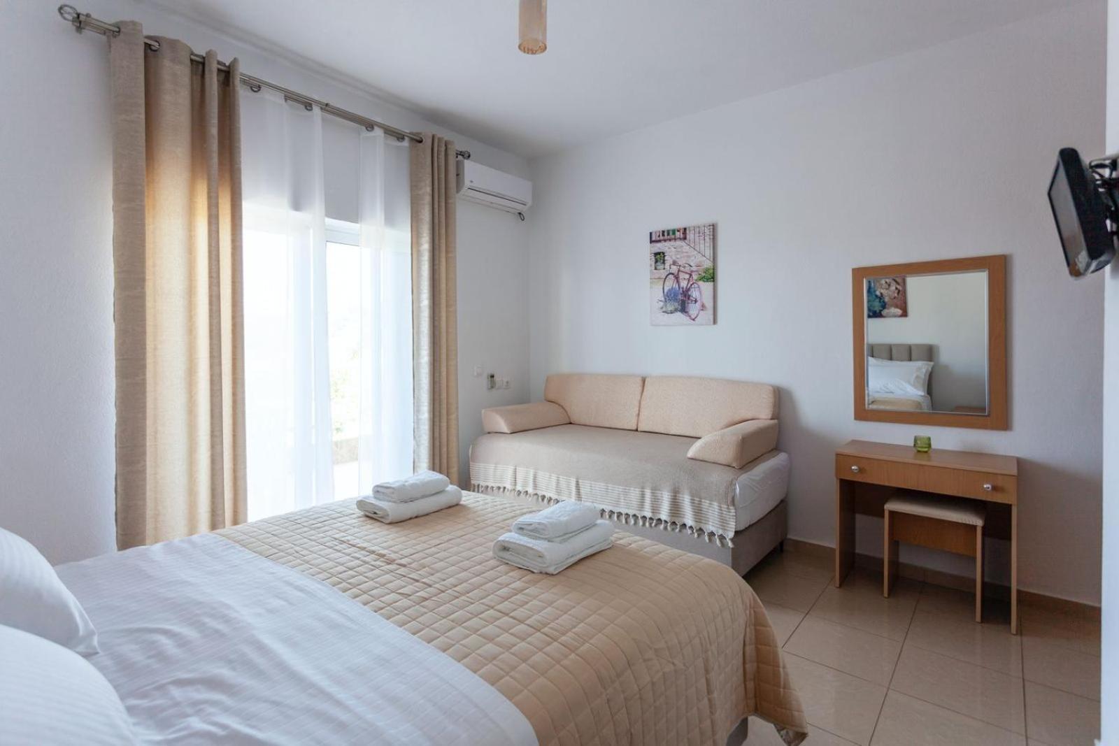 Zacharias Apartments Химар Екстериор снимка