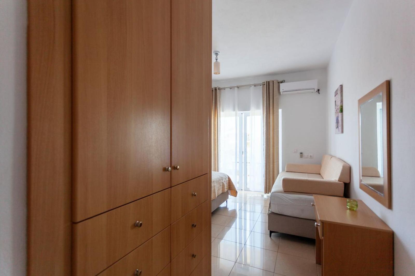 Zacharias Apartments Химар Екстериор снимка