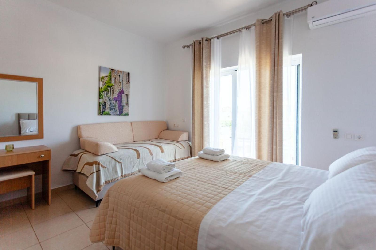 Zacharias Apartments Химар Екстериор снимка